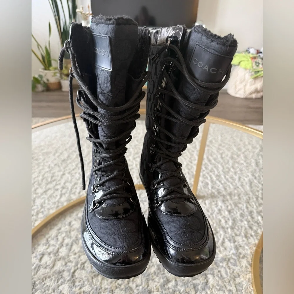 Coach Peggy Signature Snow Boots Black Lace Up Winter Boots Size 8.5B